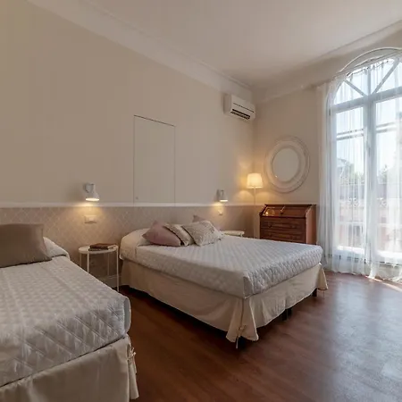 Piazza Nievo A Trastevere! Con Balcone ローマ