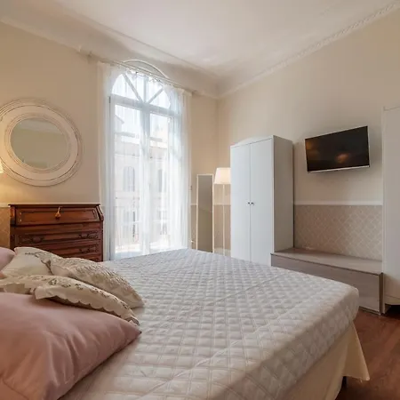Guesthost - Piazza Nievo A Trastevere! Con Balcone Apartamento *