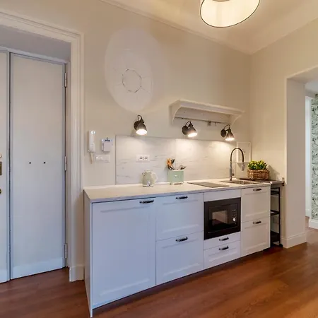 Apartamento Guesthost - Piazza Nievo A Trastevere! Con Balcone