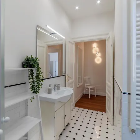 Guesthost - Piazza Nievo A Trastevere! Con Balcone Apartamento *